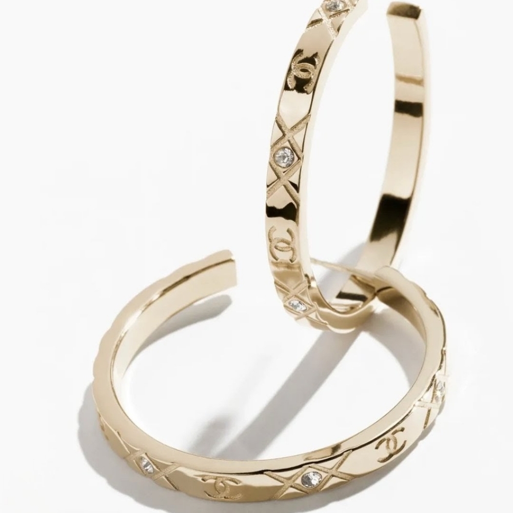❄️ AUTHENTIC Chanel CC gold & Crystal Quilted Hoop Earrings! Like New